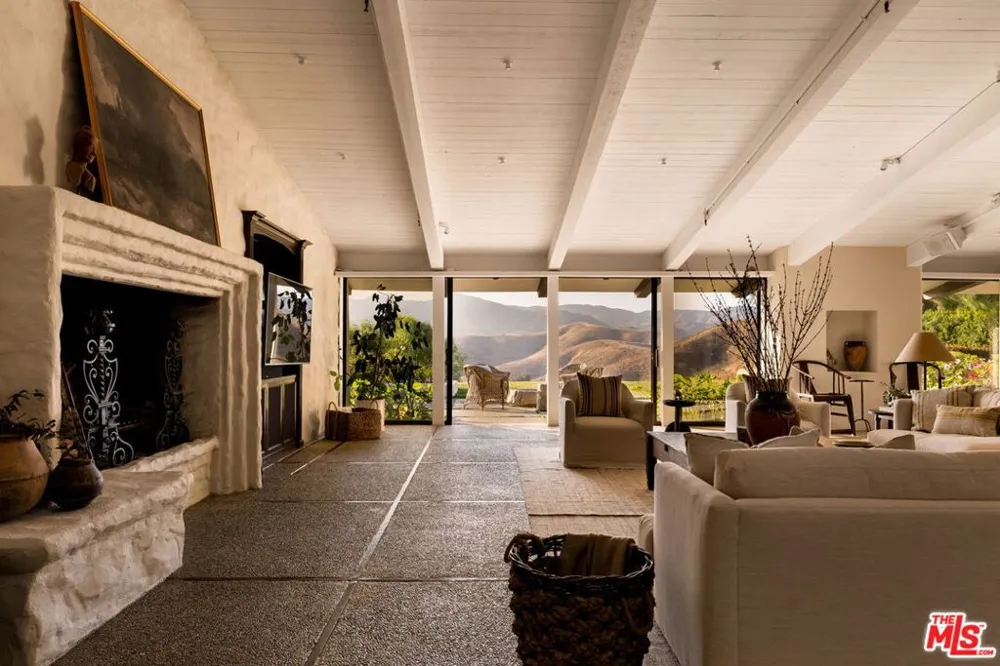 28611 Bamfield Drive Agoura Hills, CA 91301