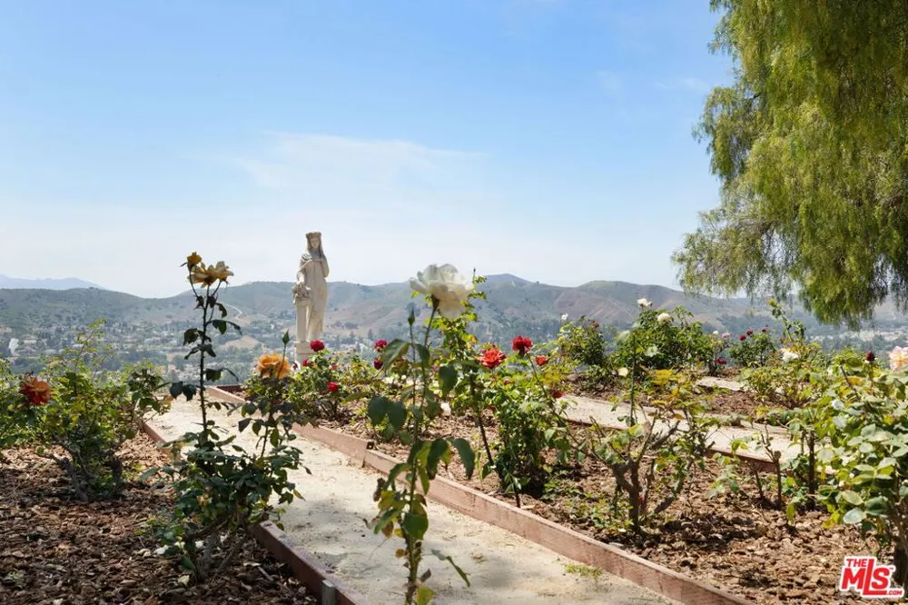 28611 Bamfield Drive Agoura Hills, CA 91301