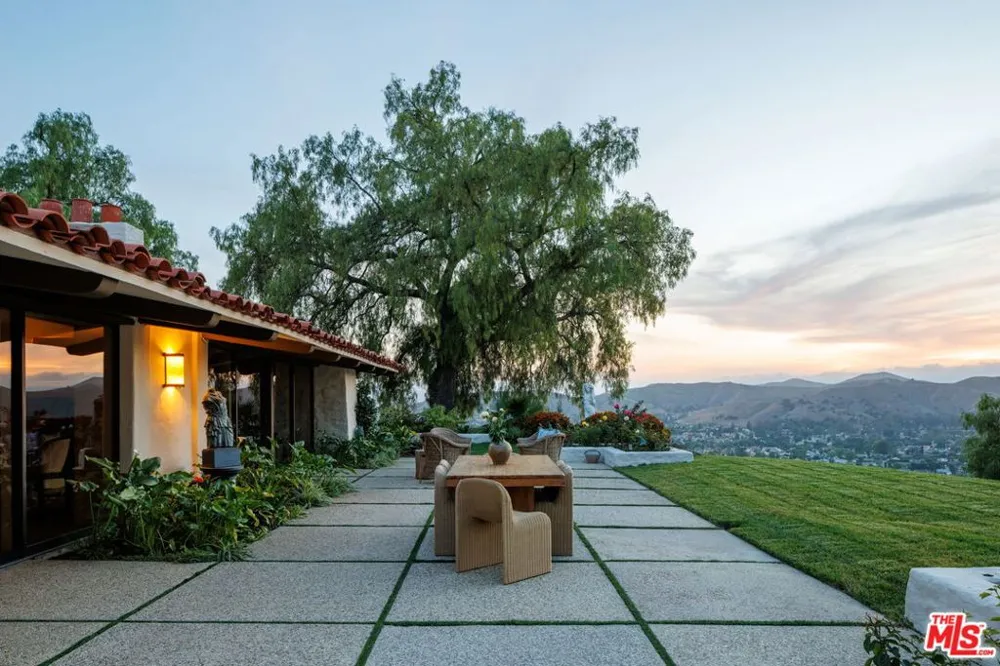 28611 Bamfield Drive Agoura Hills, CA 91301