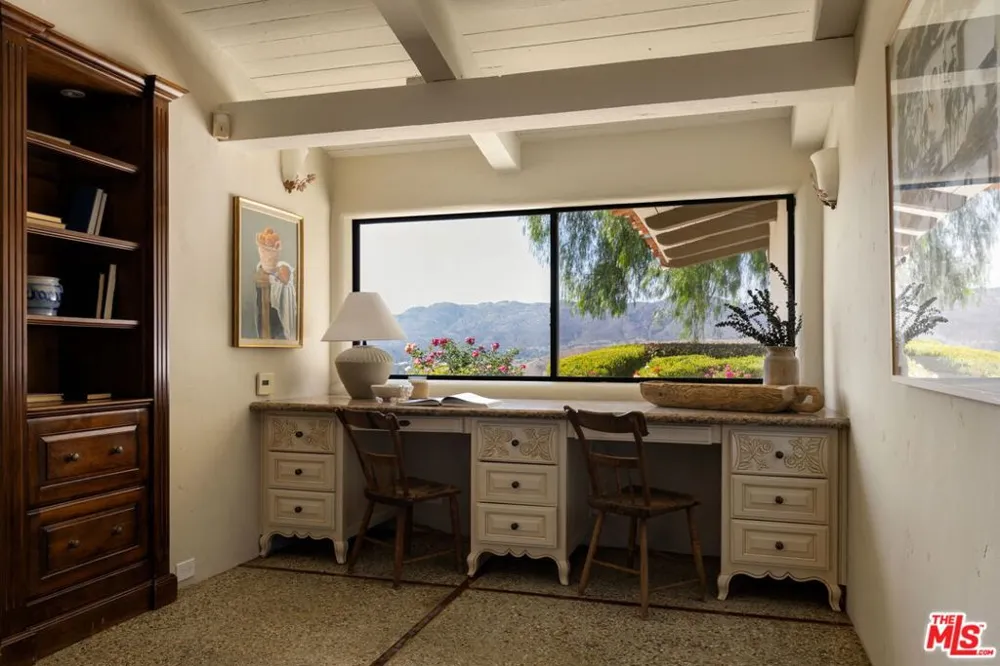 28611 Bamfield Drive Agoura Hills, CA 91301