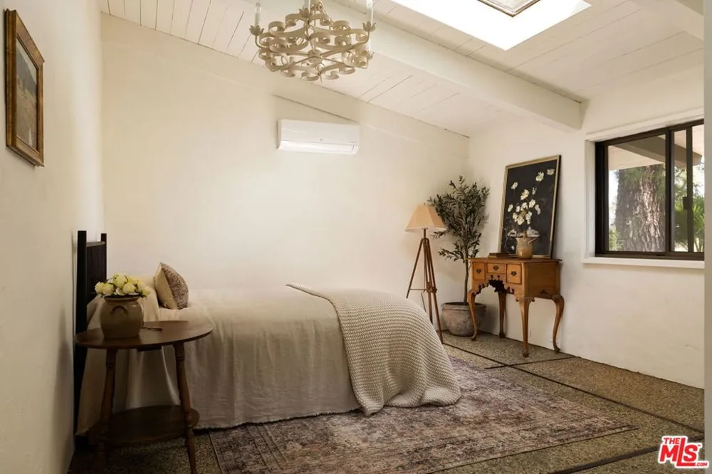 28611 Bamfield Drive Agoura Hills, CA 91301