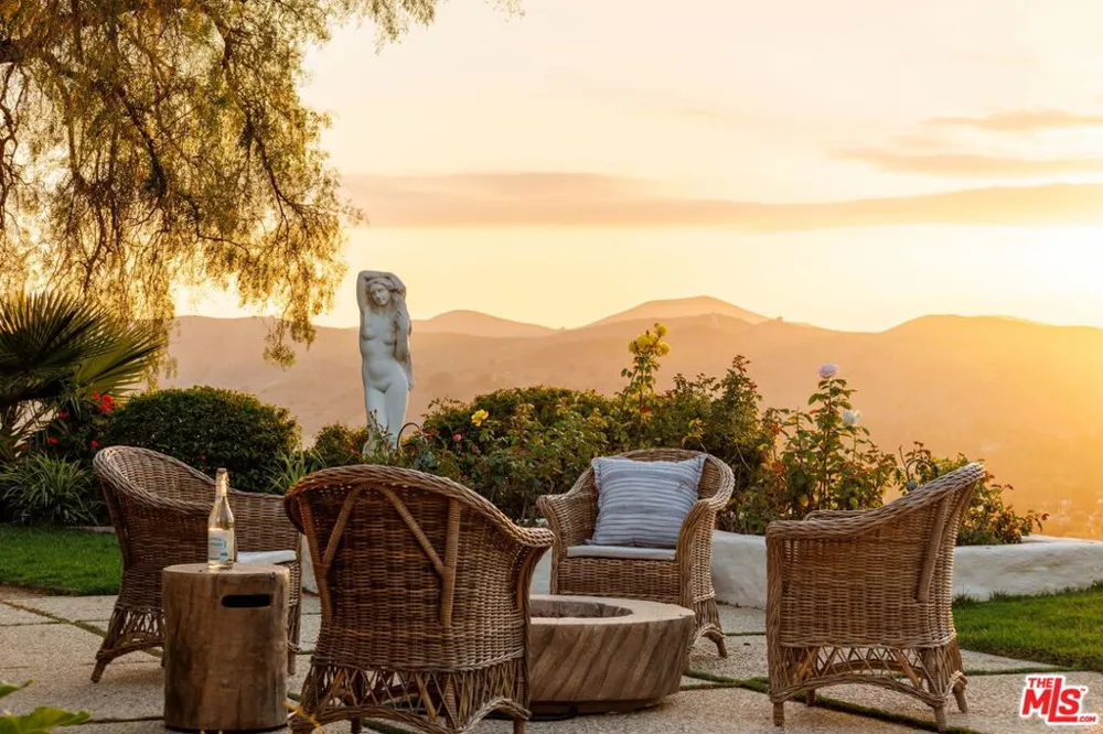 28611 Bamfield Drive Agoura Hills, CA 91301