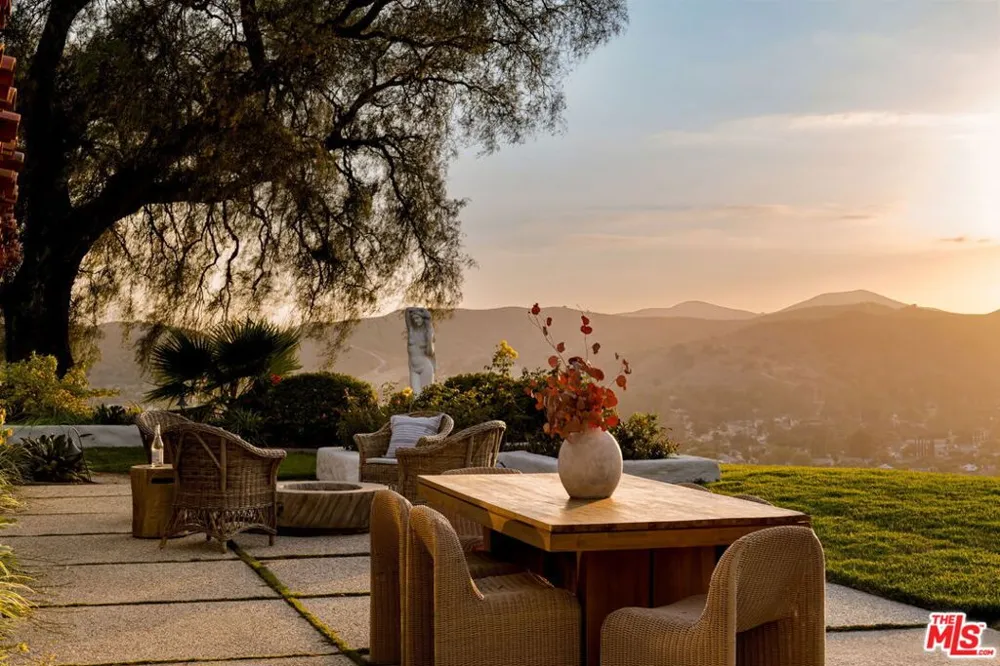 28611 Bamfield Drive Agoura Hills, CA 91301