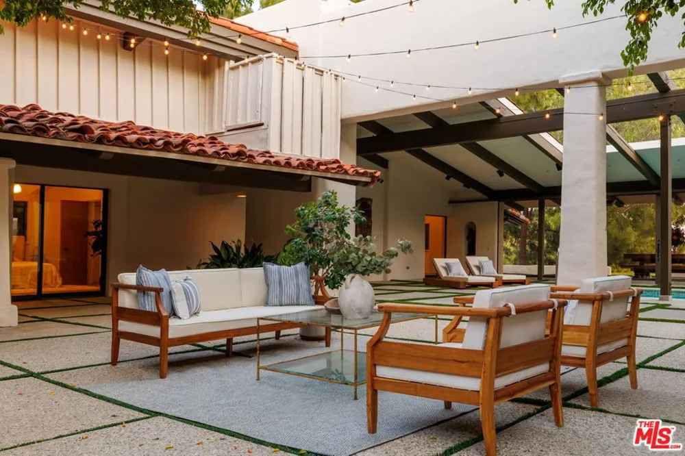 28611 Bamfield Drive Agoura Hills, CA 91301