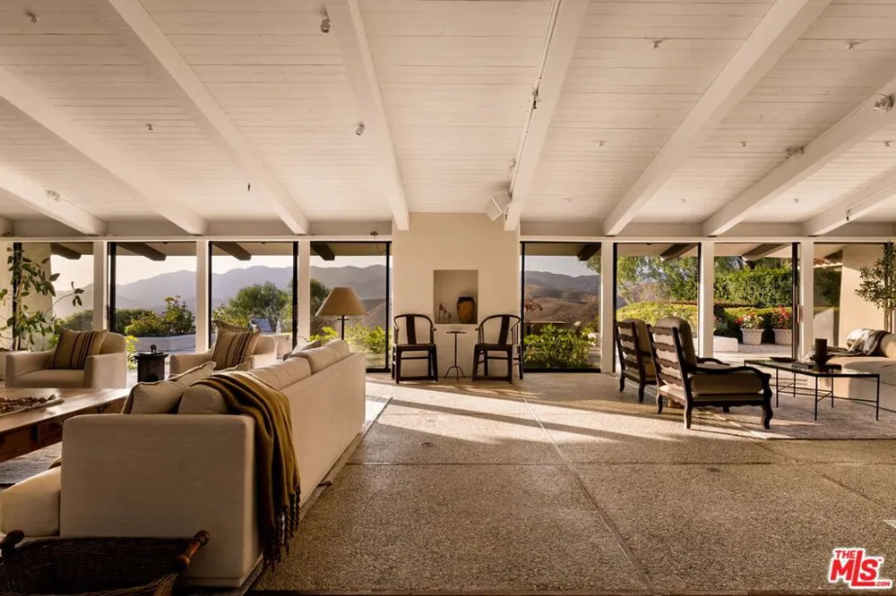 28611 Bamfield Drive Agoura Hills, CA 91301