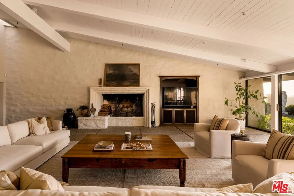 28611 Bamfield Drive Agoura Hills, CA 91301