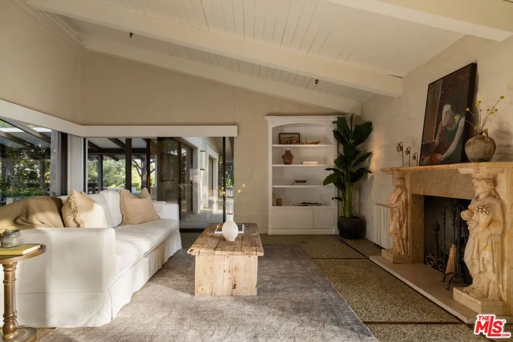 28611 Bamfield Drive Agoura Hills, CA 91301
