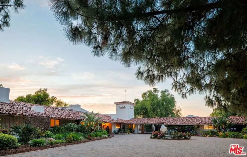 28611 Bamfield Drive Agoura Hills, CA 91301