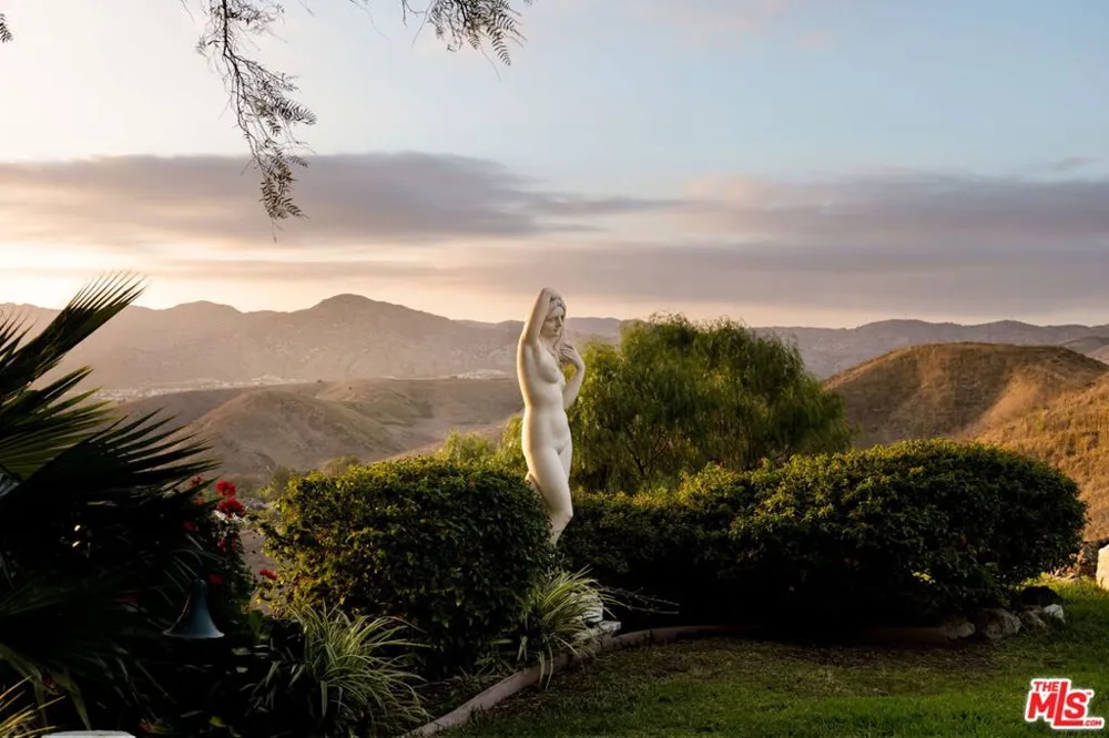 28611 Bamfield Drive Agoura Hills, CA 91301