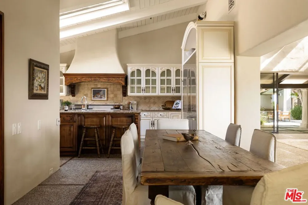 28611 Bamfield Drive Agoura Hills, CA 91301