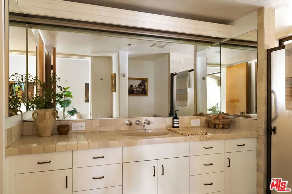 28611 Bamfield Drive Agoura Hills, CA 91301