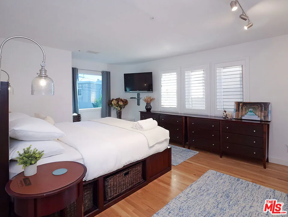 323 31st Street Manhattan Beach, CA 90266