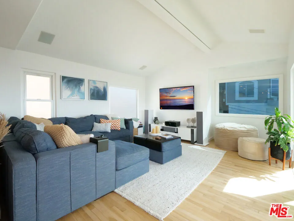 323 31st Street Manhattan Beach, CA 90266