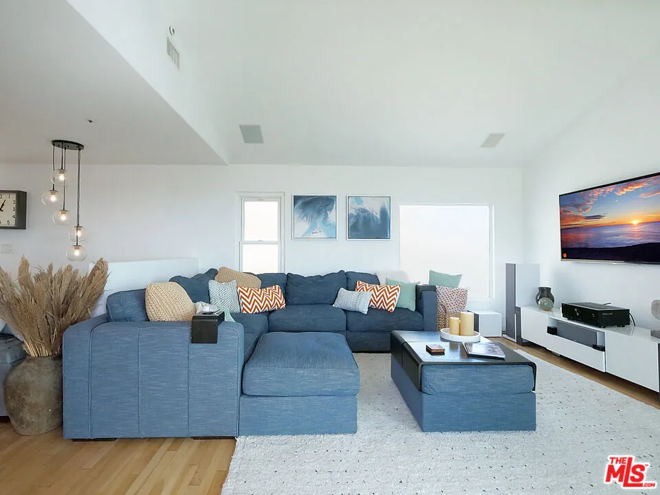 323 31st Street Manhattan Beach, CA 90266