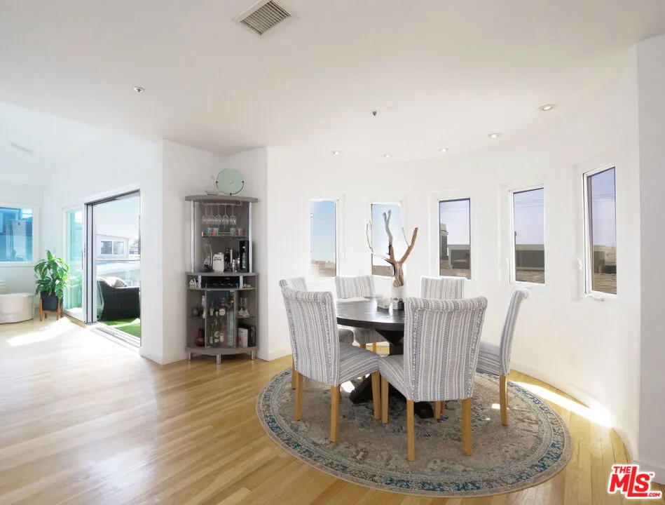 323 31st Street Manhattan Beach, CA 90266