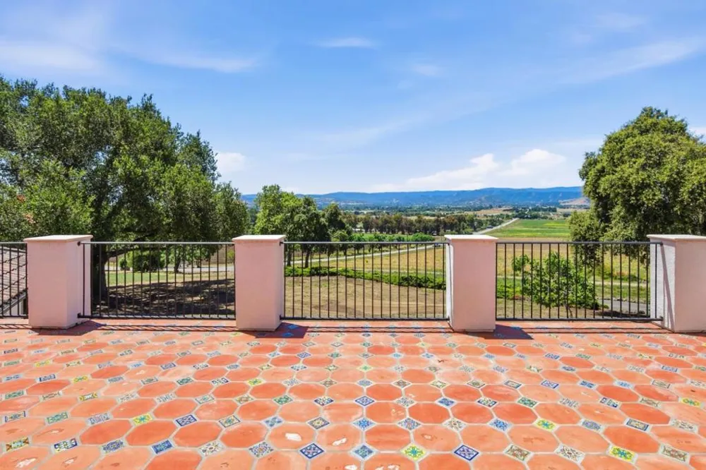 16010 Carey Lane Morgan Hill, CA 95037