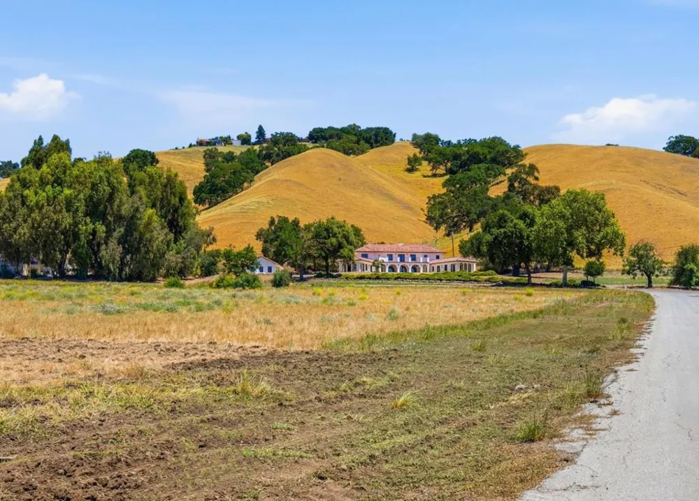 16010 Carey Lane Morgan Hill, CA 95037