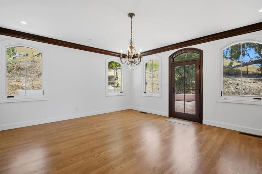 16010 Carey Lane Morgan Hill, CA 95037