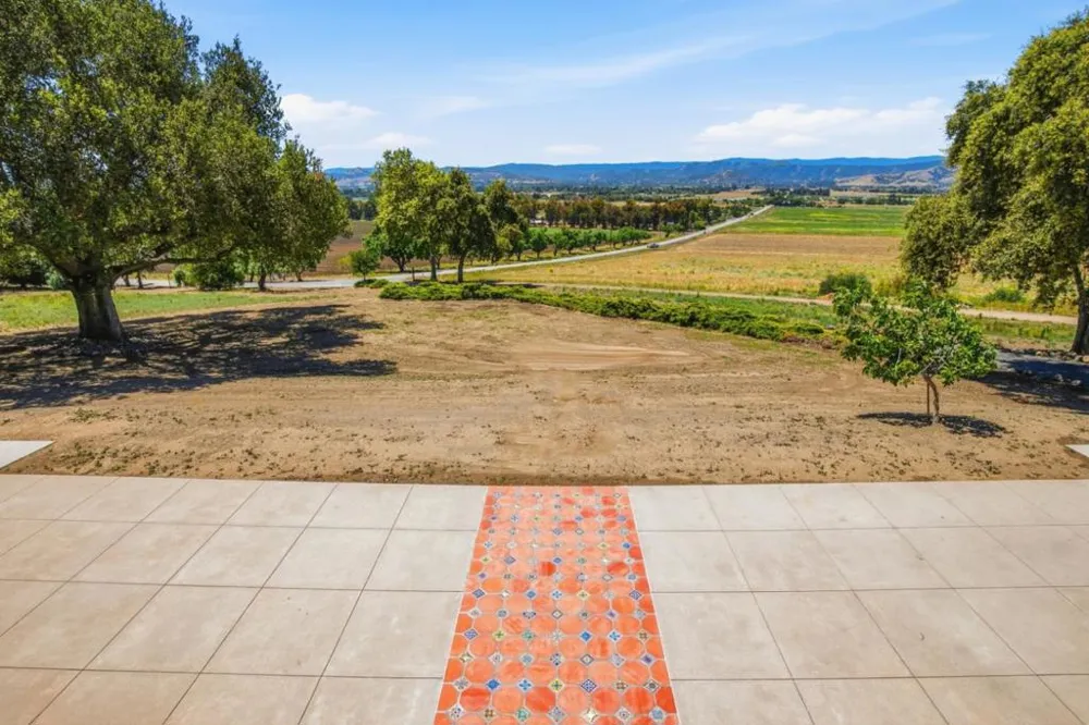 16010 Carey Lane Morgan Hill, CA 95037