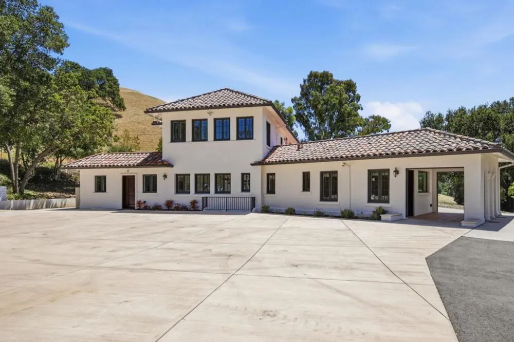 16010 Carey Lane Morgan Hill, CA 95037