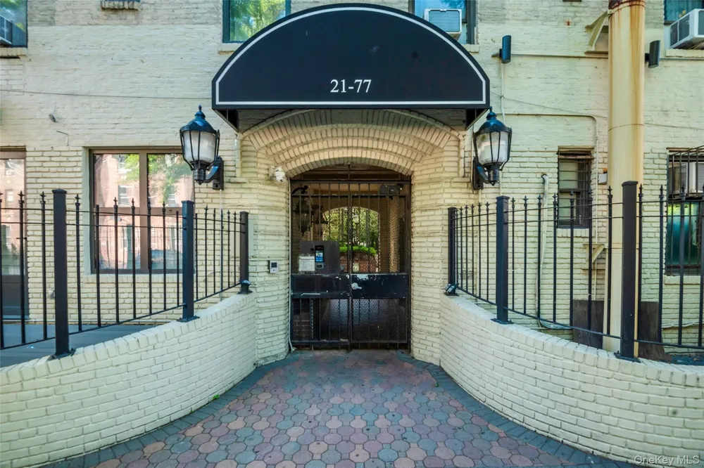 21-77 33rd Street #2A Astoria, NY 11105
