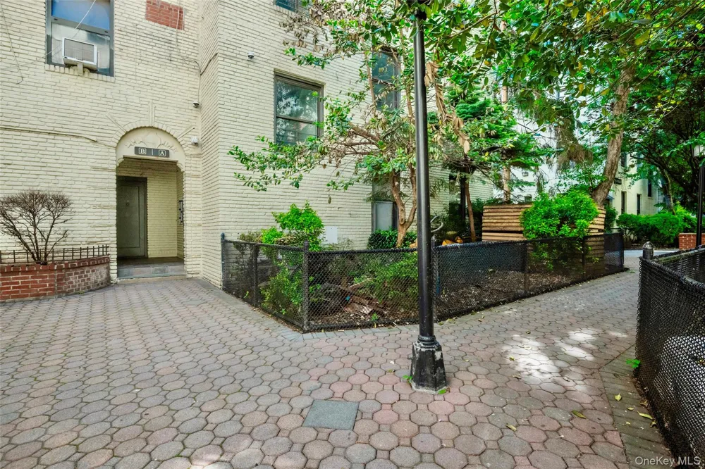 21-77 33rd Street #2A Astoria, NY 11105