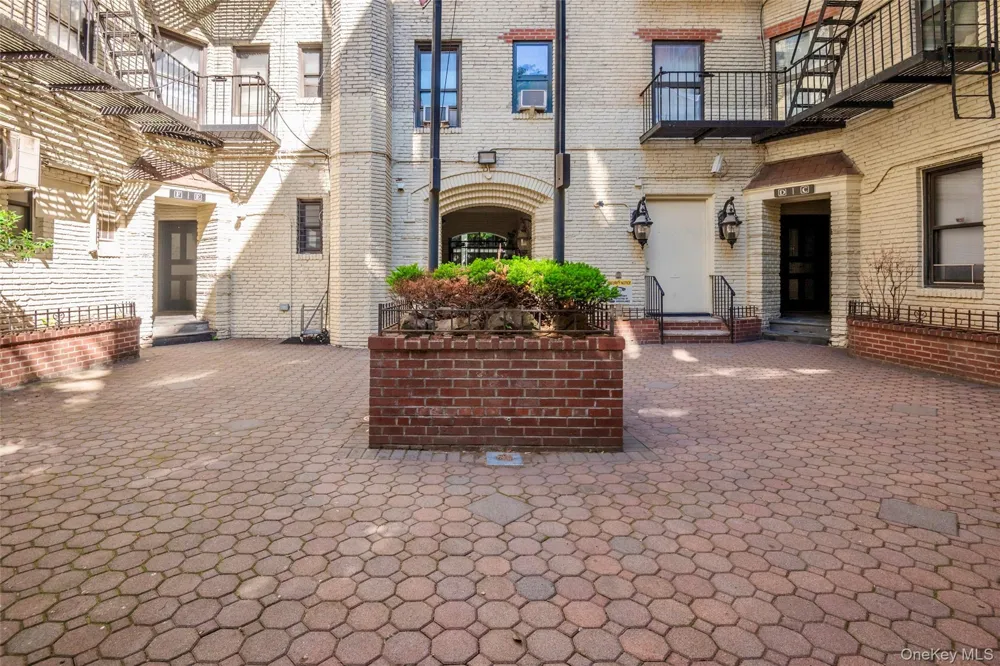 21-77 33rd Street #2A Astoria, NY 11105