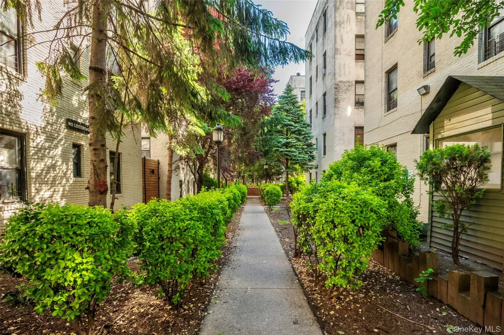 21-77 33rd Street #2A Astoria, NY 11105