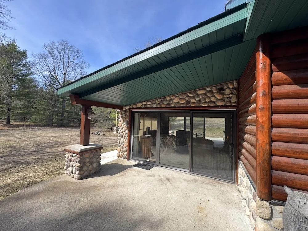 7584 Railroad Grade Gladwin, MI 48624