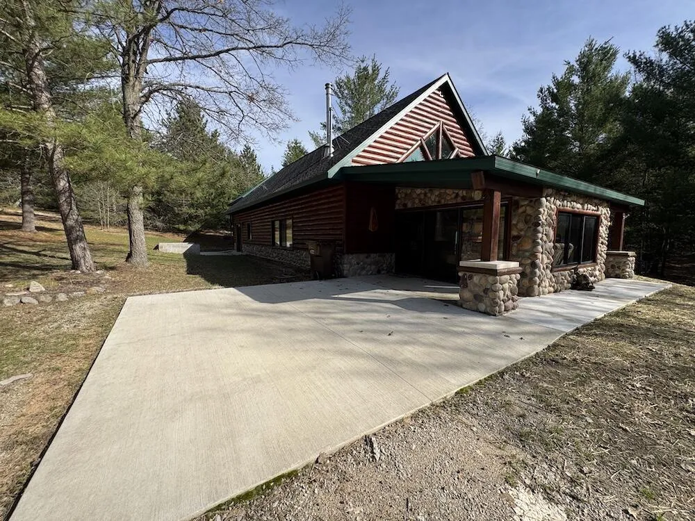 7584 Railroad Grade Gladwin, MI 48624