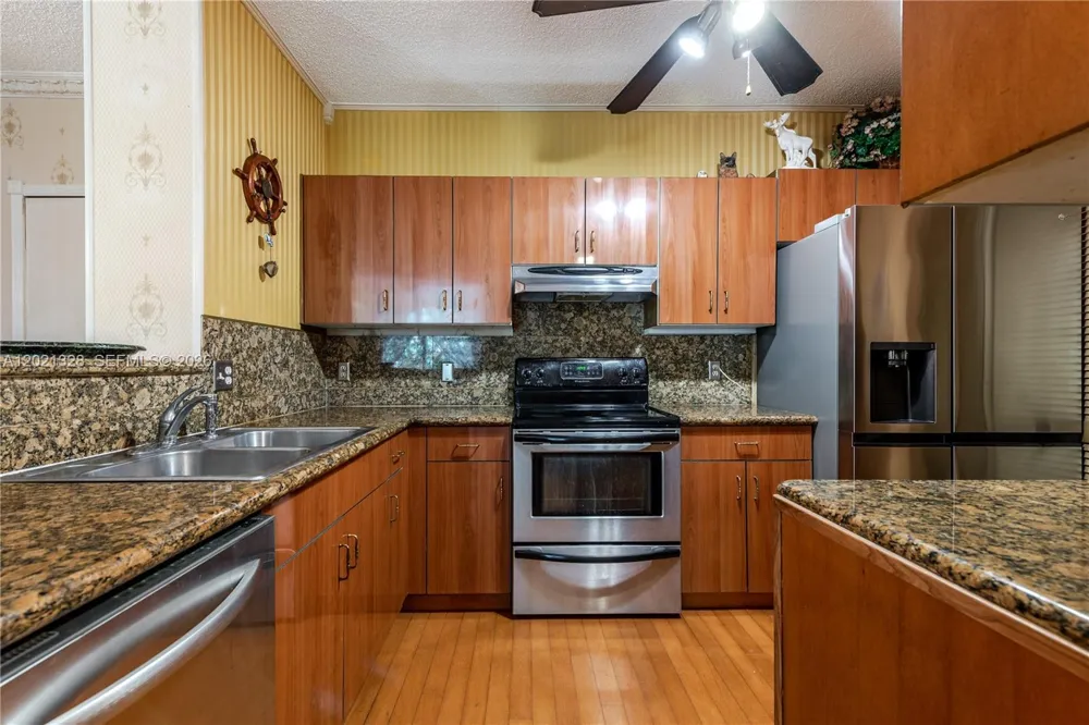 19601 E Country Club Dr #7102 Aventura, FL 33180