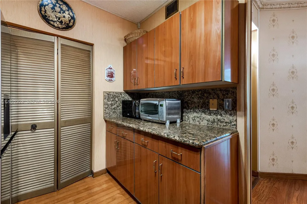 19601 E Country Club Dr #7102 Aventura, FL 33180