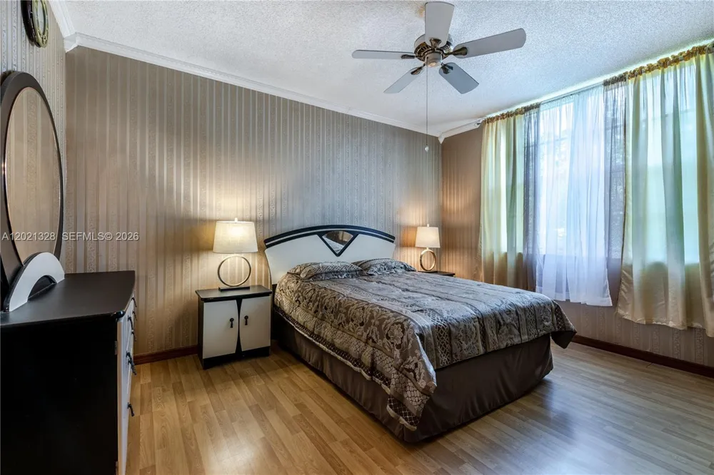 19601 E Country Club Dr #7102 Aventura, FL 33180