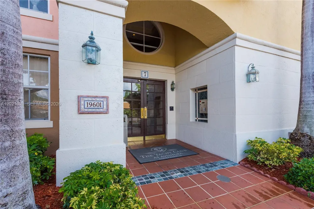 19601 E Country Club Dr #7102 Aventura, FL 33180
