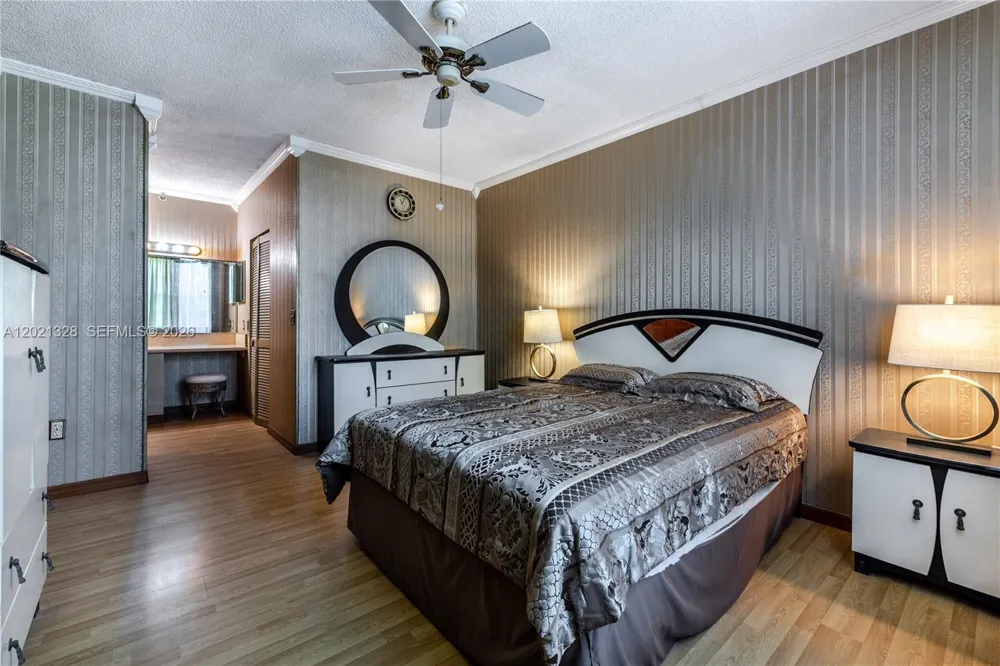 19601 E Country Club Dr #7102 Aventura, FL 33180