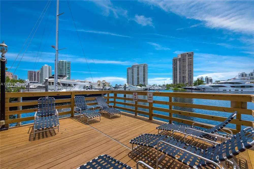 19601 E Country Club Dr #7102 Aventura, FL 33180