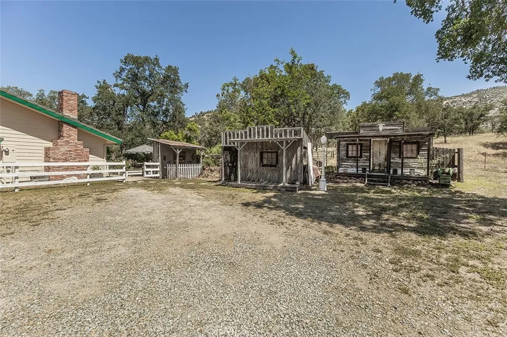 35477 Qualls Prather Auberry, CA 93602