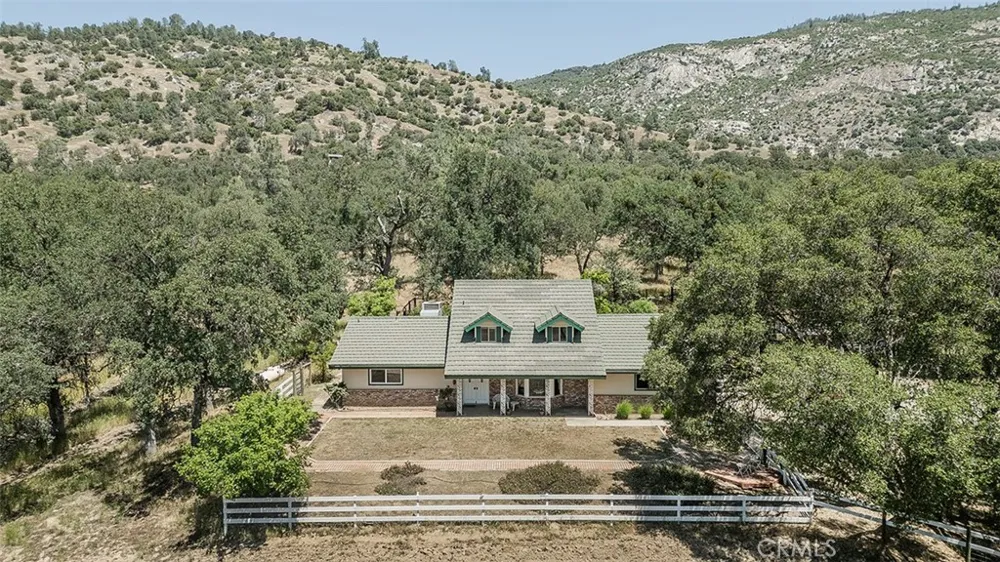 35477 Qualls Prather Auberry, CA 93602
