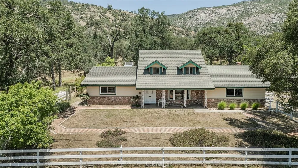 35477 Qualls Prather Auberry, CA 93602