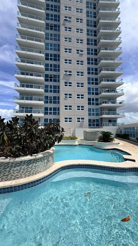 48 Av. Luis Muñoz Rivera CONDO. AQUABLUE, HATO REY #1705