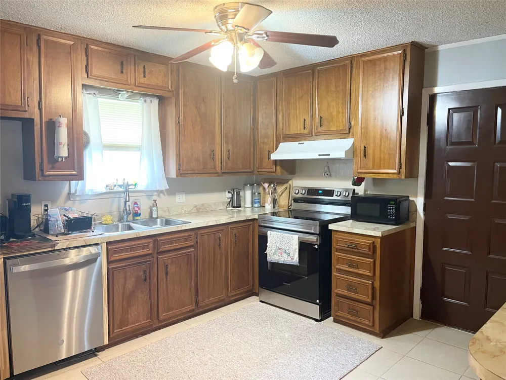 140 S Comanche Drive De Leon, TX 76444