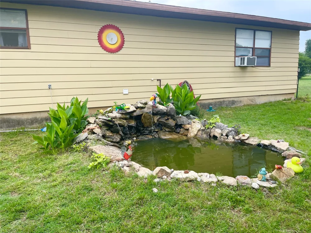 140 S Comanche Drive De Leon, TX 76444