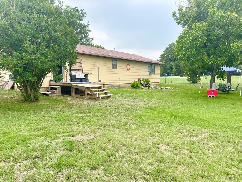 140 S Comanche Drive De Leon, TX 76444