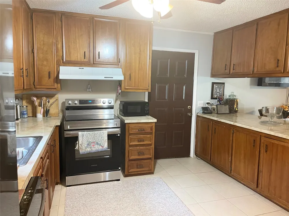 140 S Comanche Drive De Leon, TX 76444