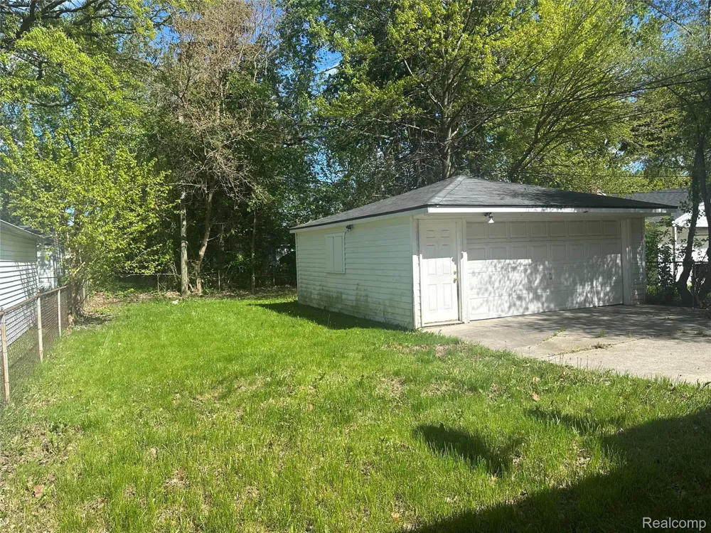 545 Shadowlawn Street Inkster City, MI 48141