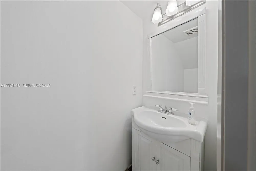 5750 Turin St #207 Coral Gables, FL 33146