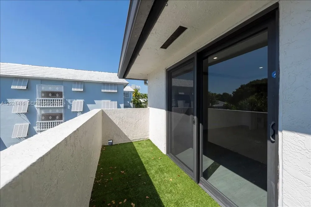 5750 Turin St #207 Coral Gables, FL 33146