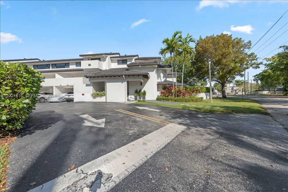 5750 Turin St #207 Coral Gables, FL 33146