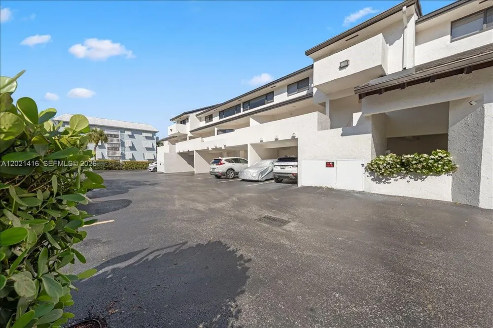 5750 Turin St #207 Coral Gables, FL 33146