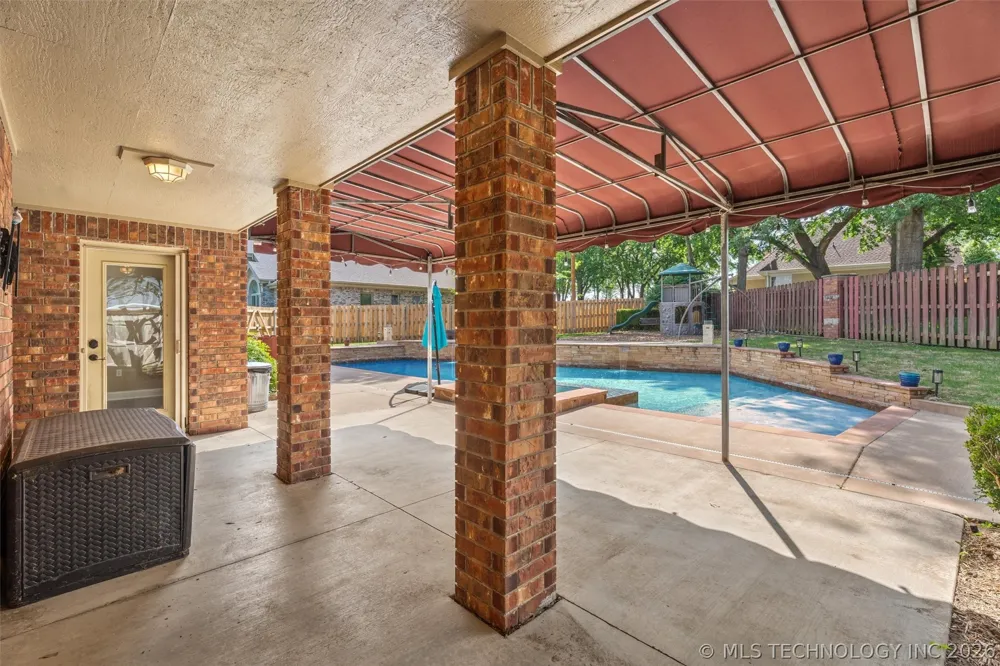 2508 Kingston Drive Bartlesville, OK 74006
